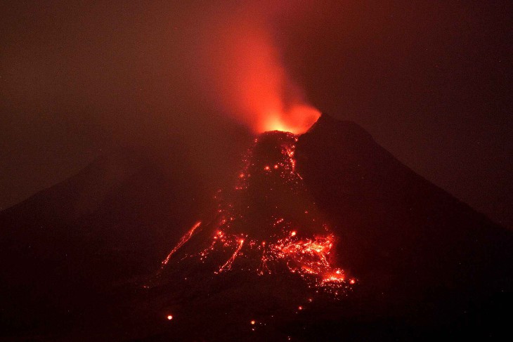 Disegno di Vulcano in eruzione da colorare