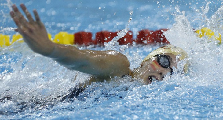 Disegno di Disegno di nuoto e da colorare