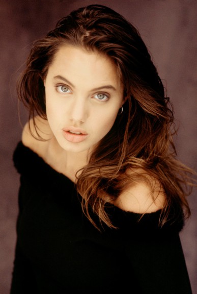 Disegno di Angelina Jolie da colorare